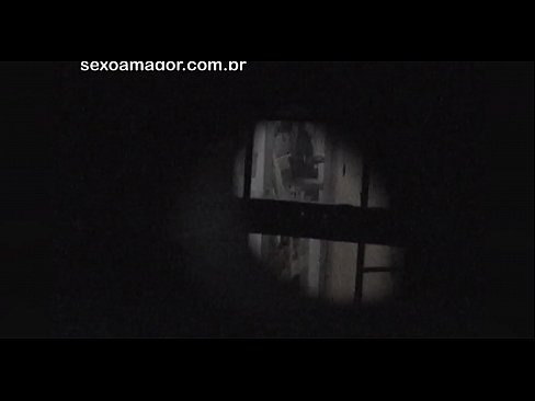 ❤️ Blondie filmohet fshehurazi nga një soditës i lagjes i fshehur pas tullave të zbrazëta Porno shtëpie në pornografi sq.sexera.ru ❌️❤